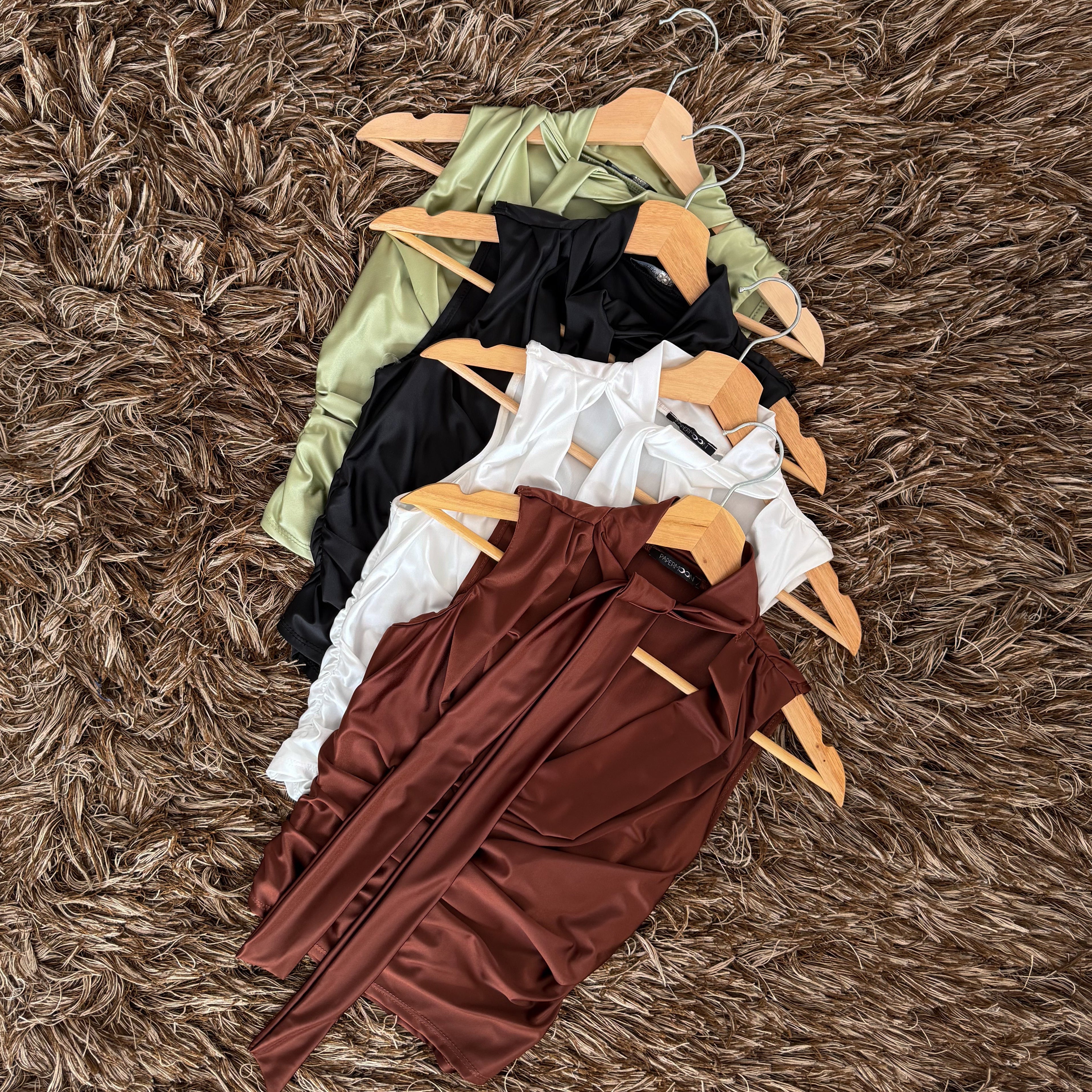 Blusa satén cuello nudo