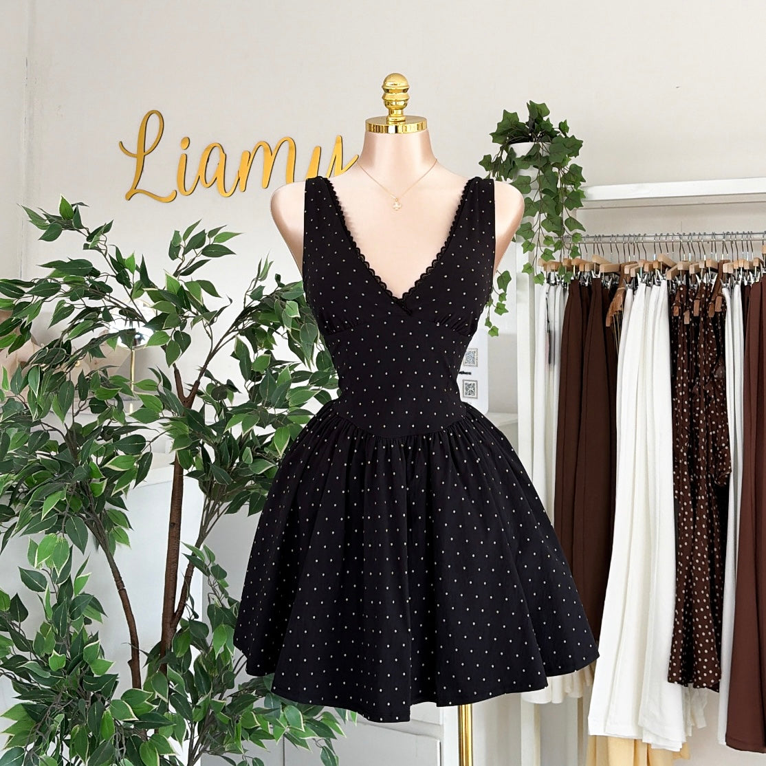 Vestido puntos escote