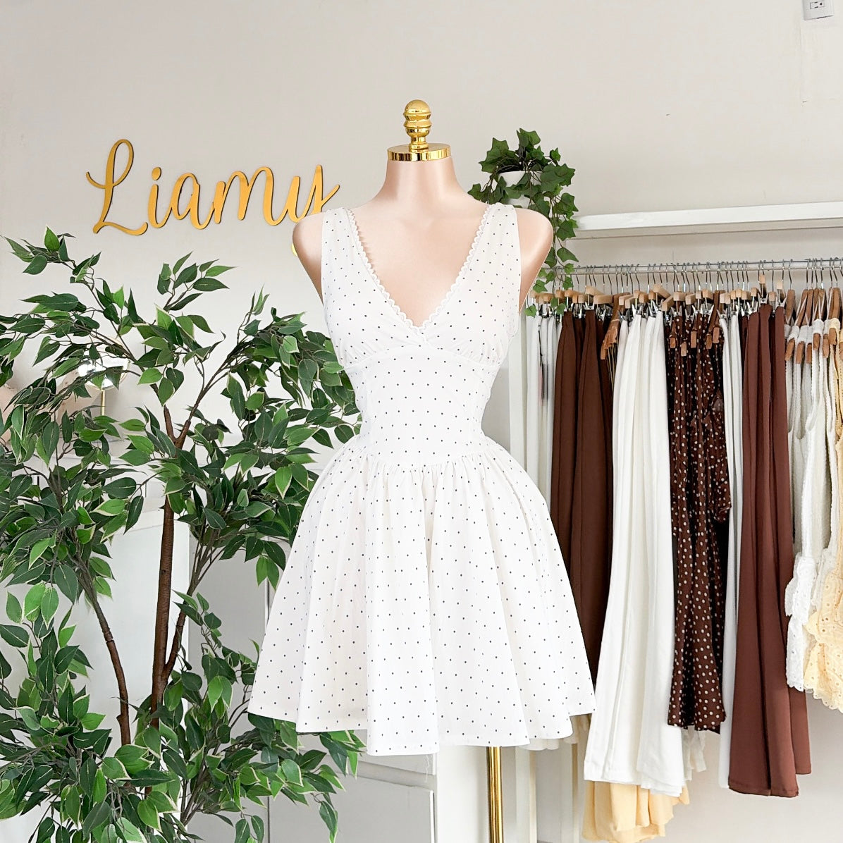 Vestido puntos escote