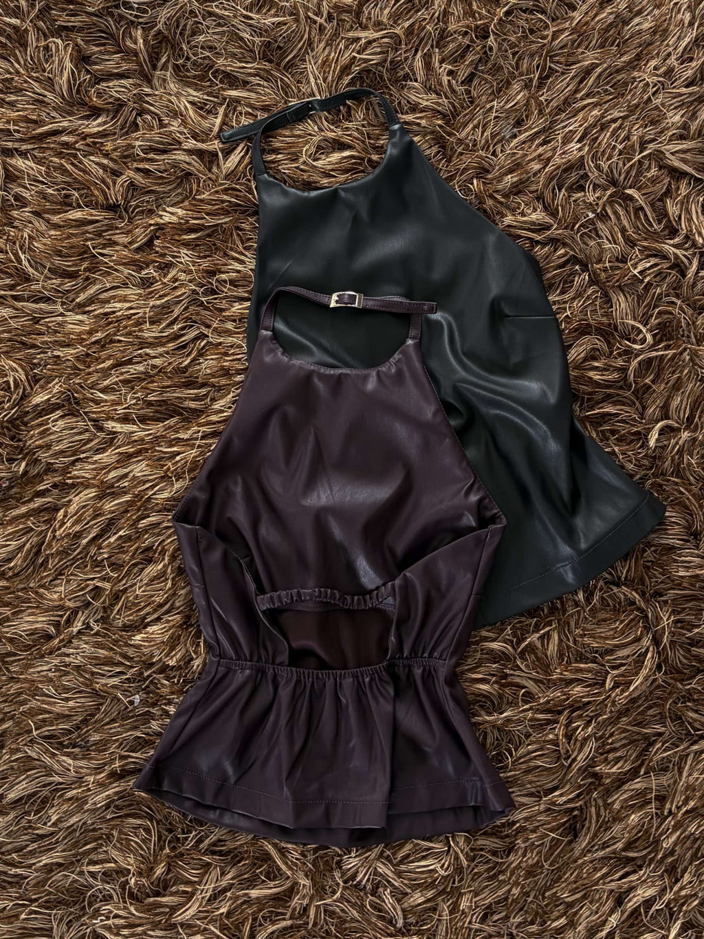 Blusa halter tipo vinipiel