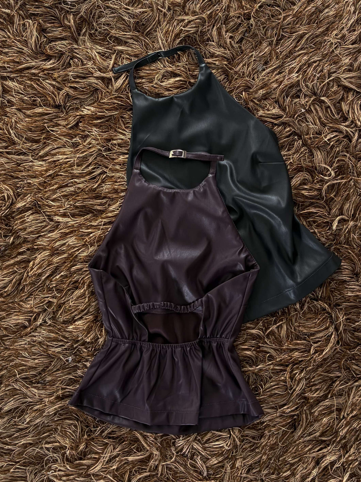 Blusa halter tipo vinipiel