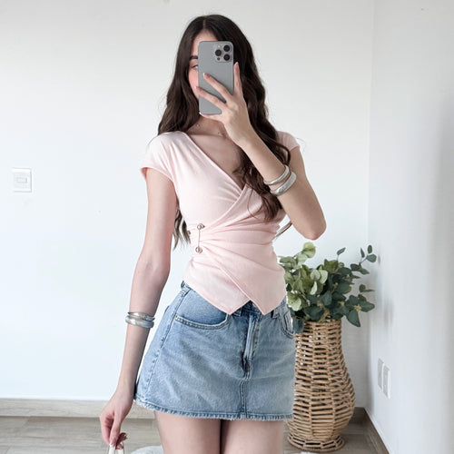 Blusa cruzada alfiler