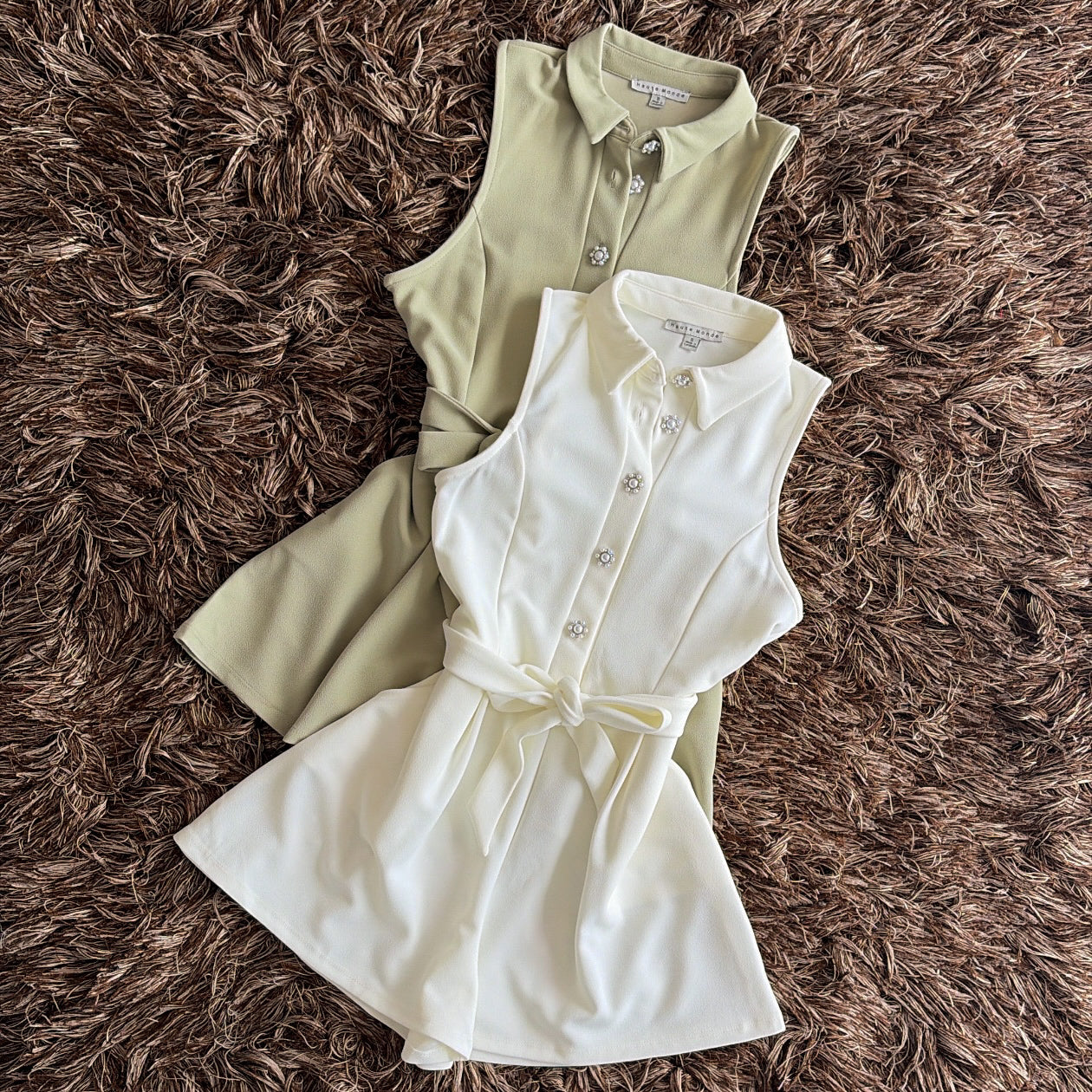 Jumper con fajo botón de perlas