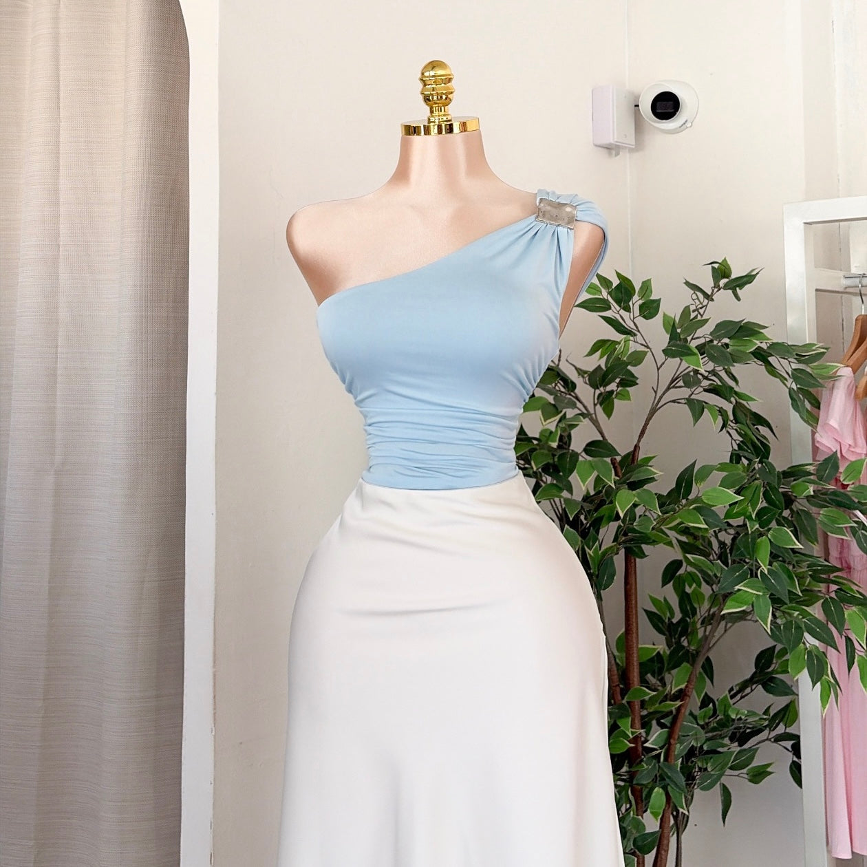 Pantiblusa manga hebilla dorada