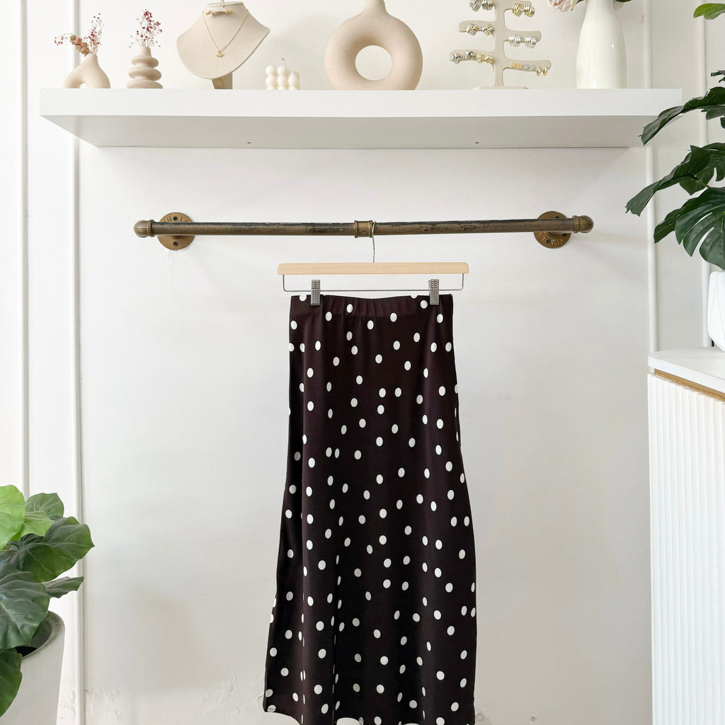 Falda satén larga puntos