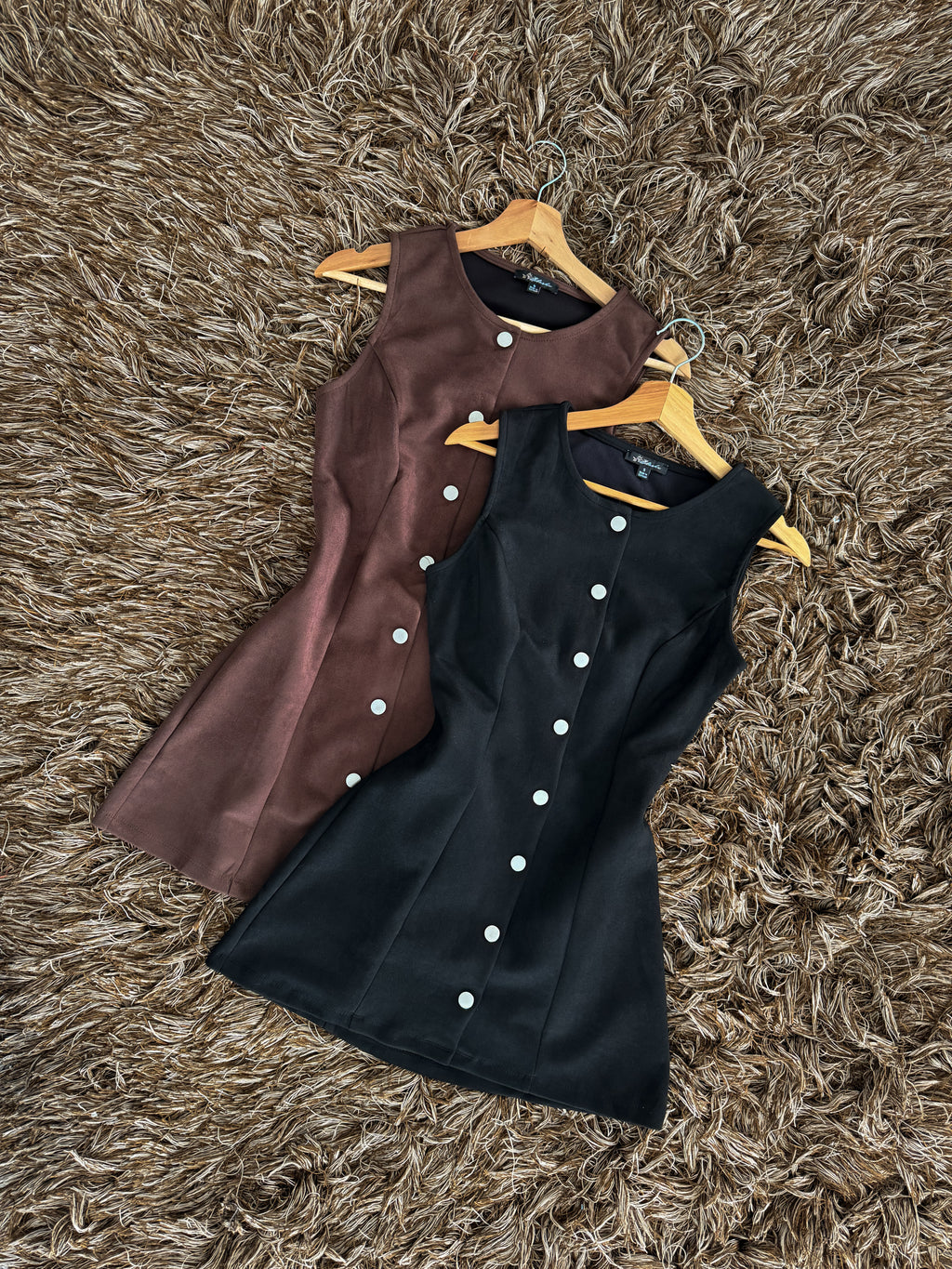 Vestido tipo gamuza botones
