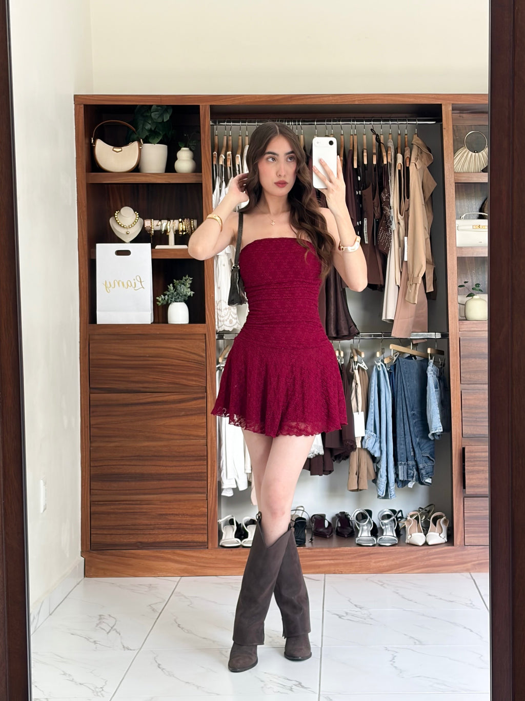 Vestido corto encaje