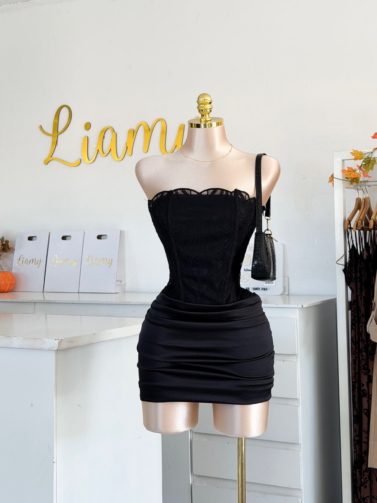 Vestido corset encaje