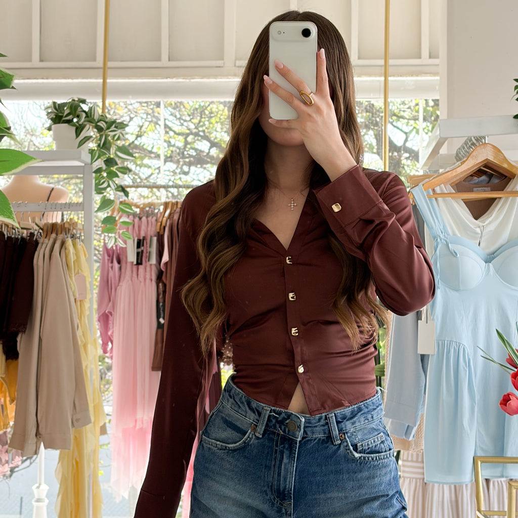 Blusa satinada botones dorados