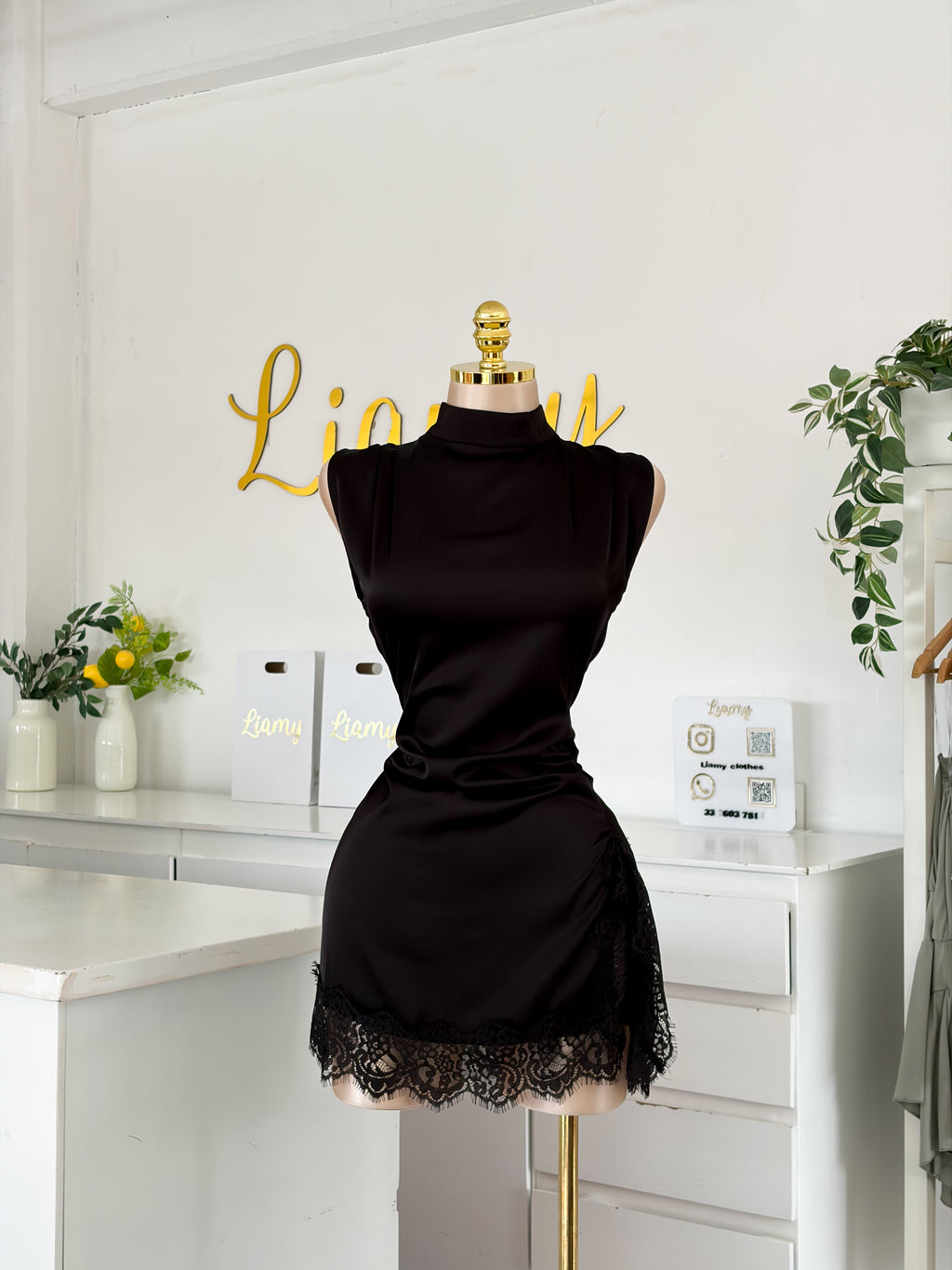 Vestido encaje abertura