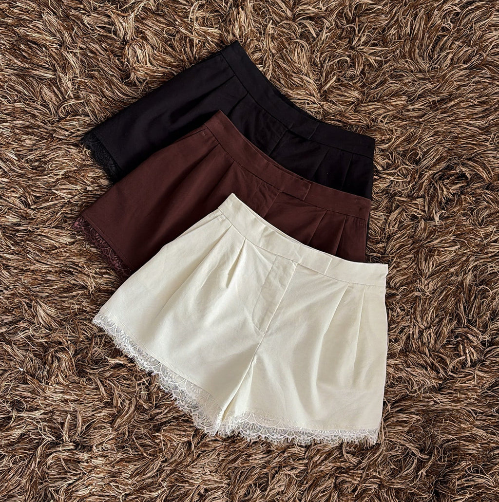 Short encaje