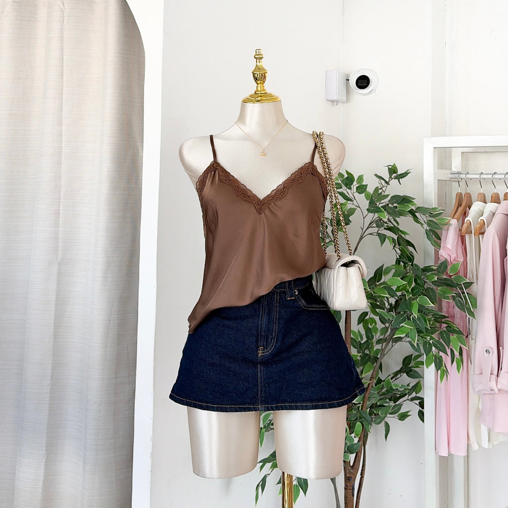 Blusa detalle encaje V