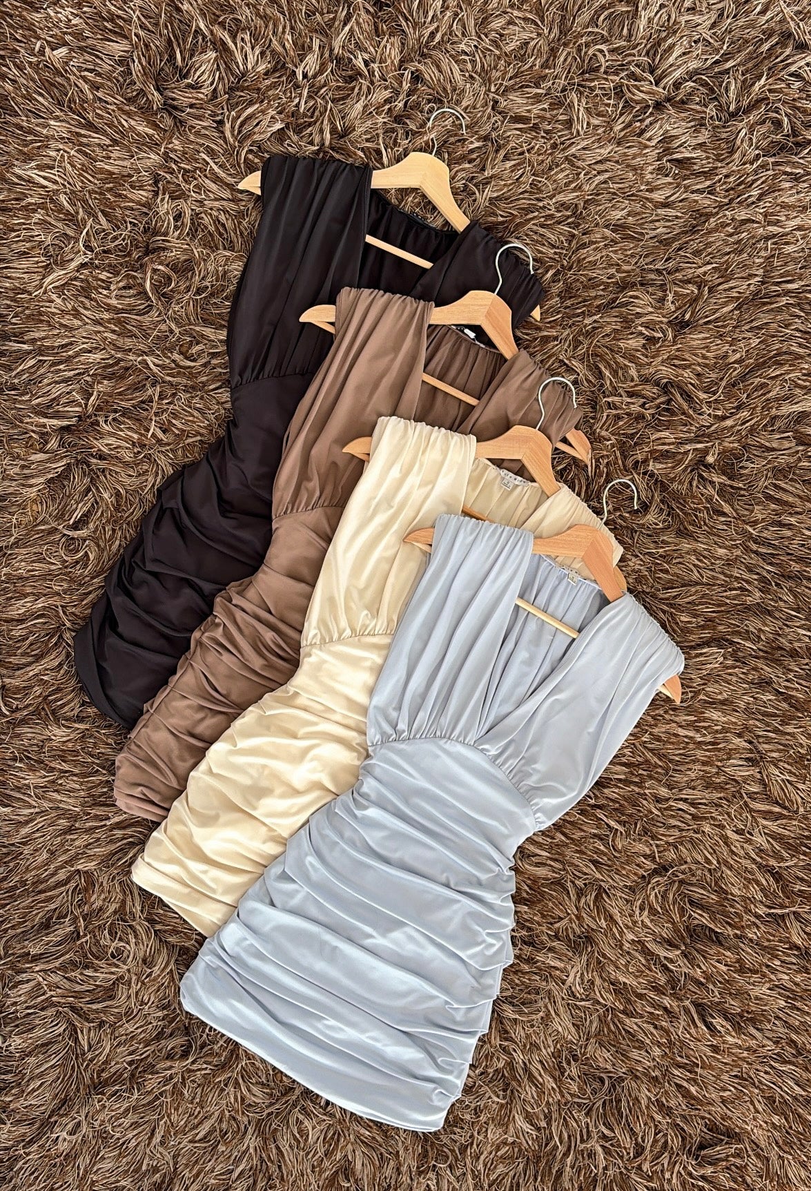 Vestido corrugado pecho V