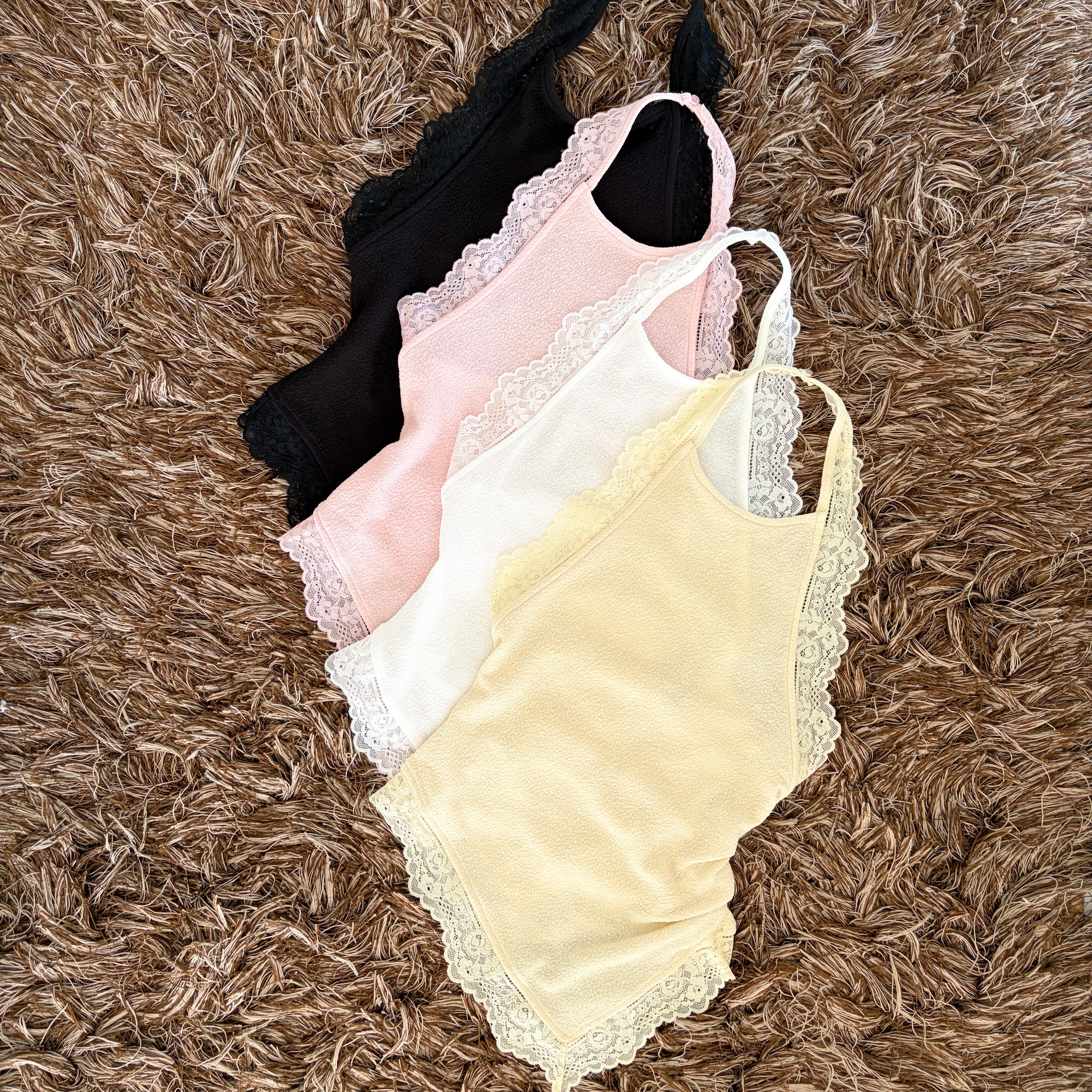 Blusa halter encaje pico