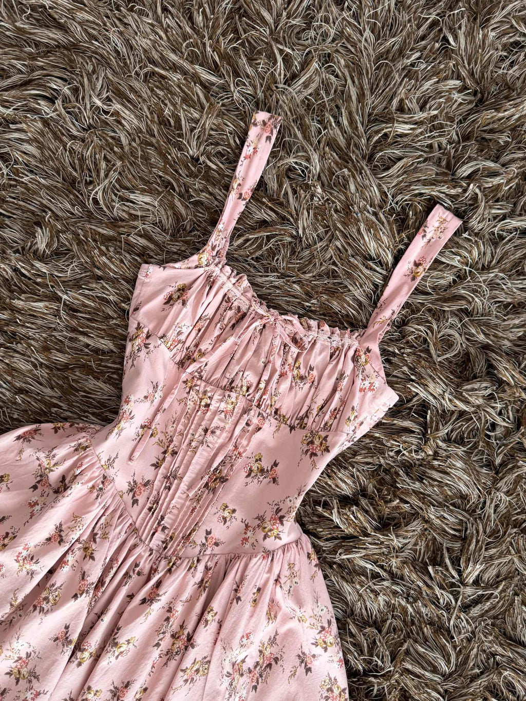 Vestido floreado pecho corrugado