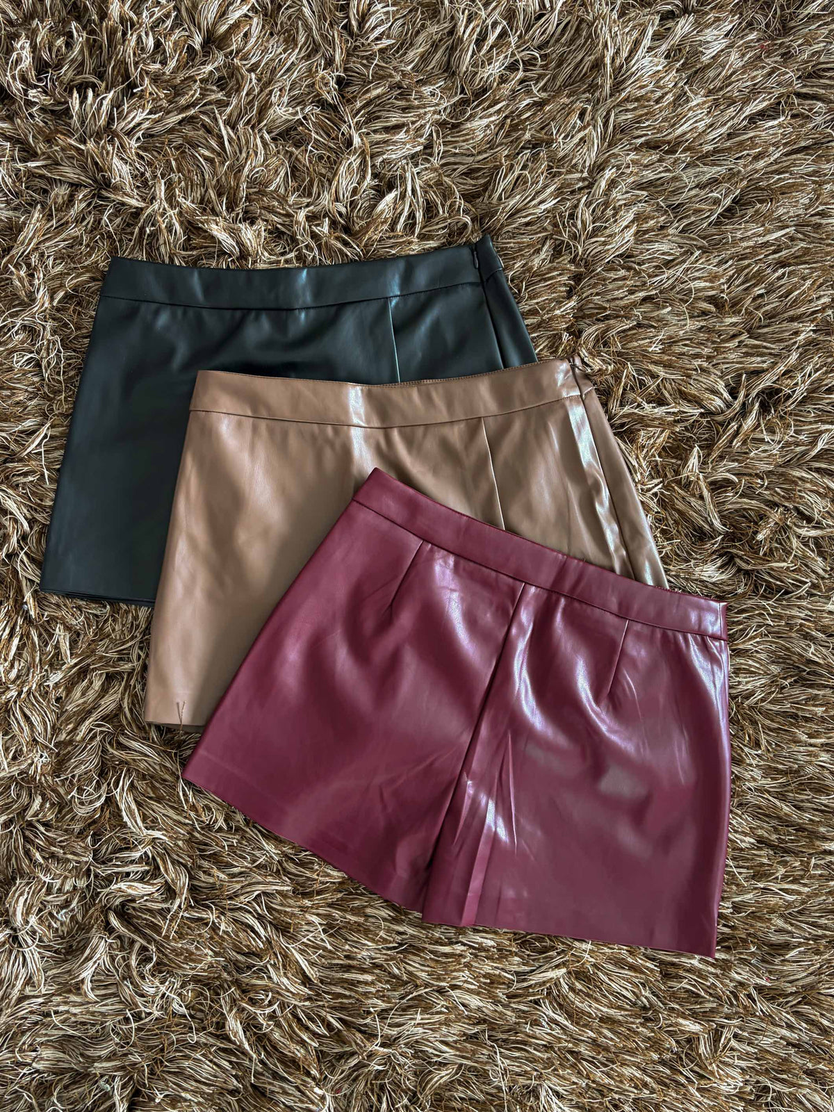 Short falda vinipiel