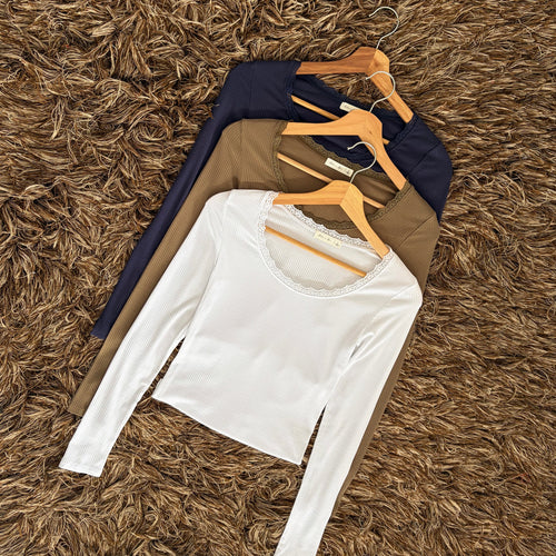Blusa básica detalle encaje