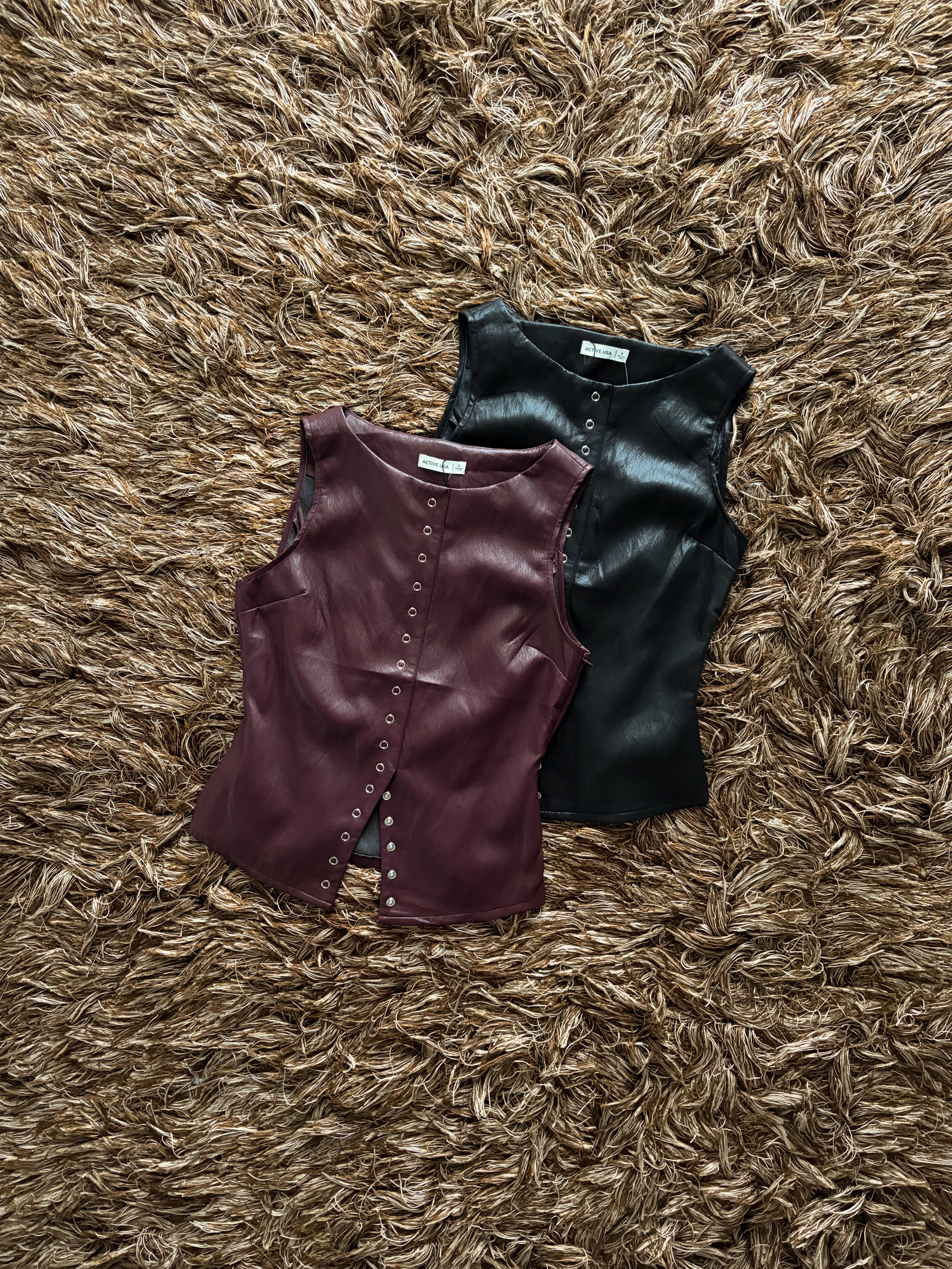 Blusa tipo vinipiel botones