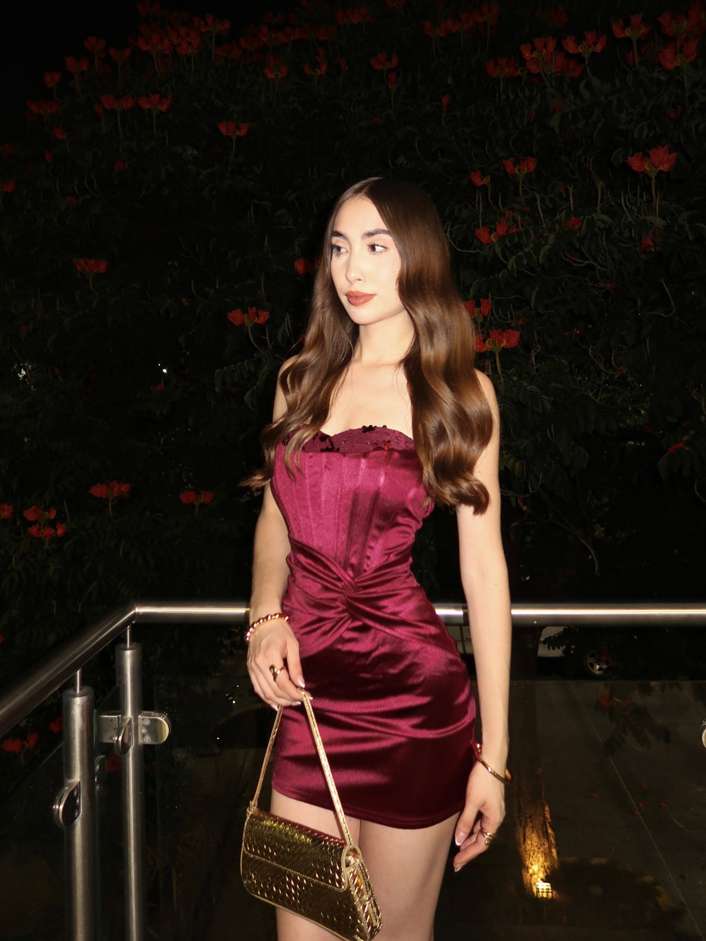 Vestido pecho lentejuelas encaje