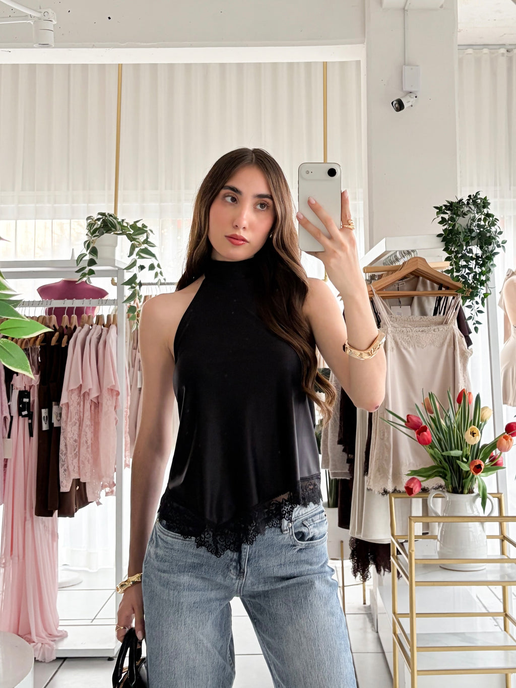Blusa Halter satén encaje