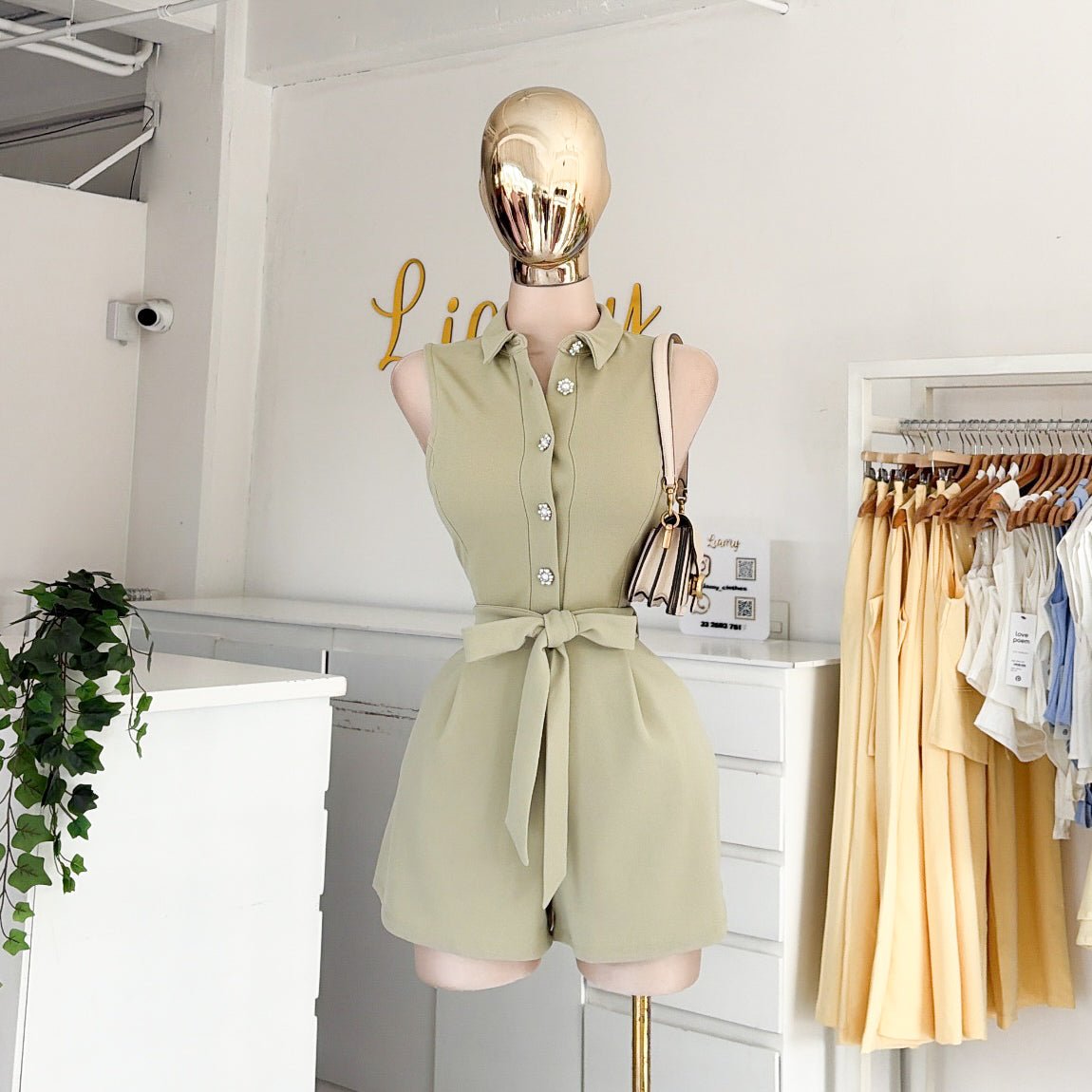 Jumper con fajo botón de perlas