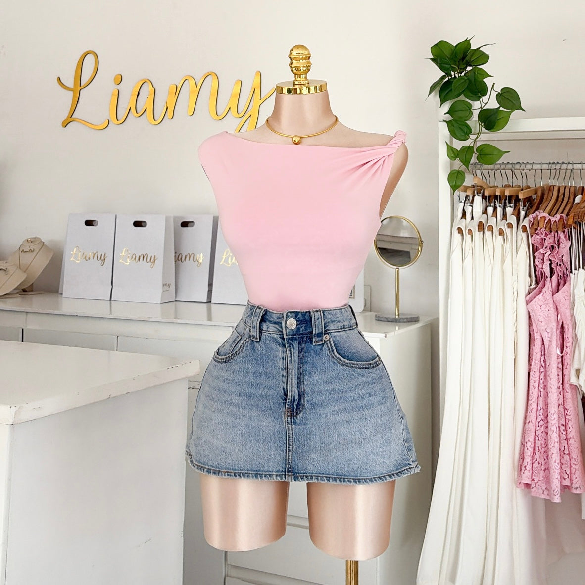 Blusa hombro torcido