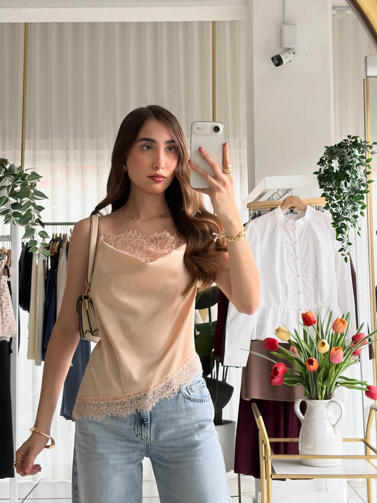 Blusa holgada pecho encaje