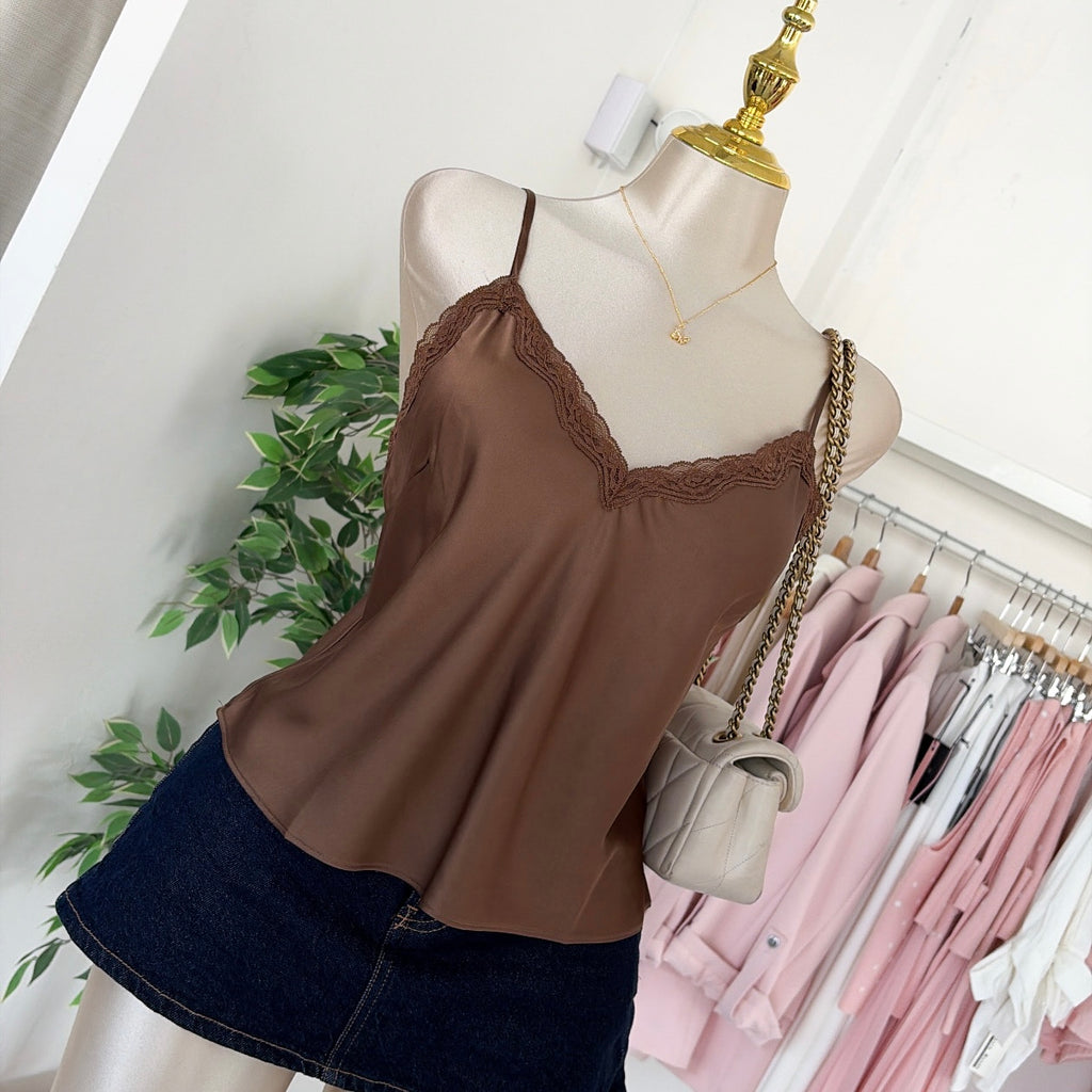 Blusa detalle encaje V