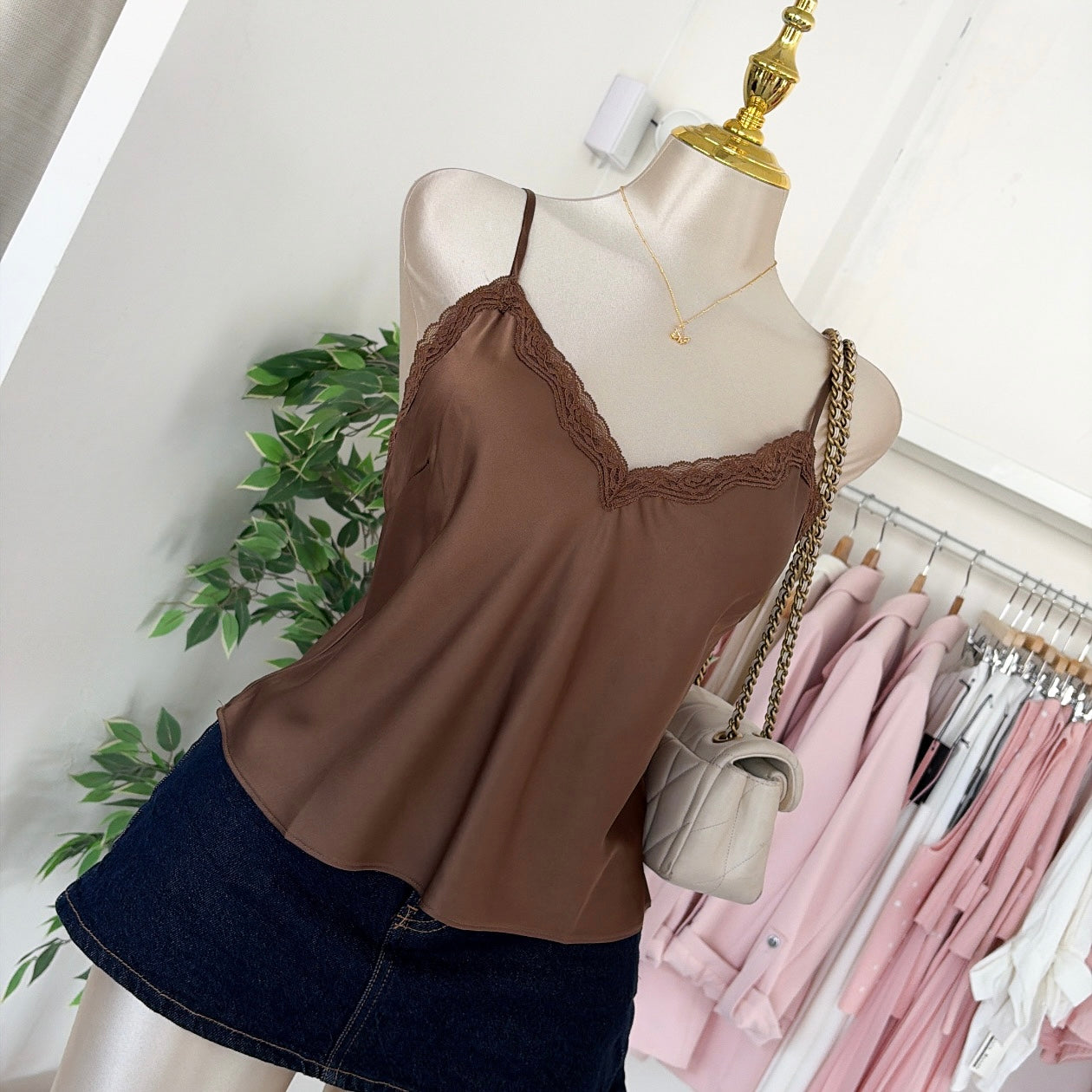 Blusa detalle encaje V