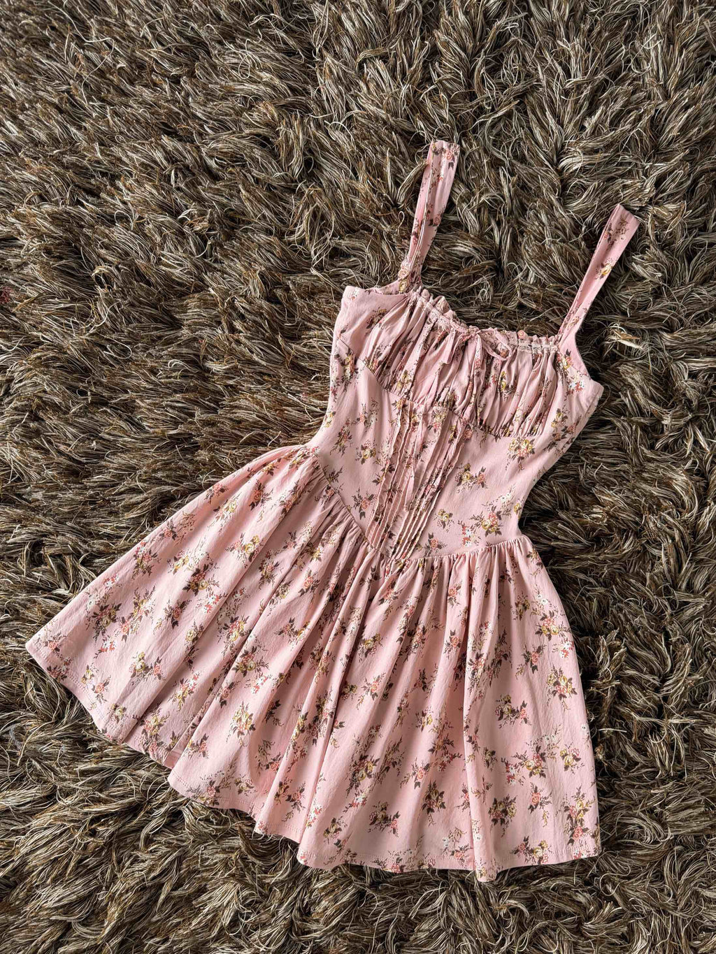 Vestido floreado pecho corrugado