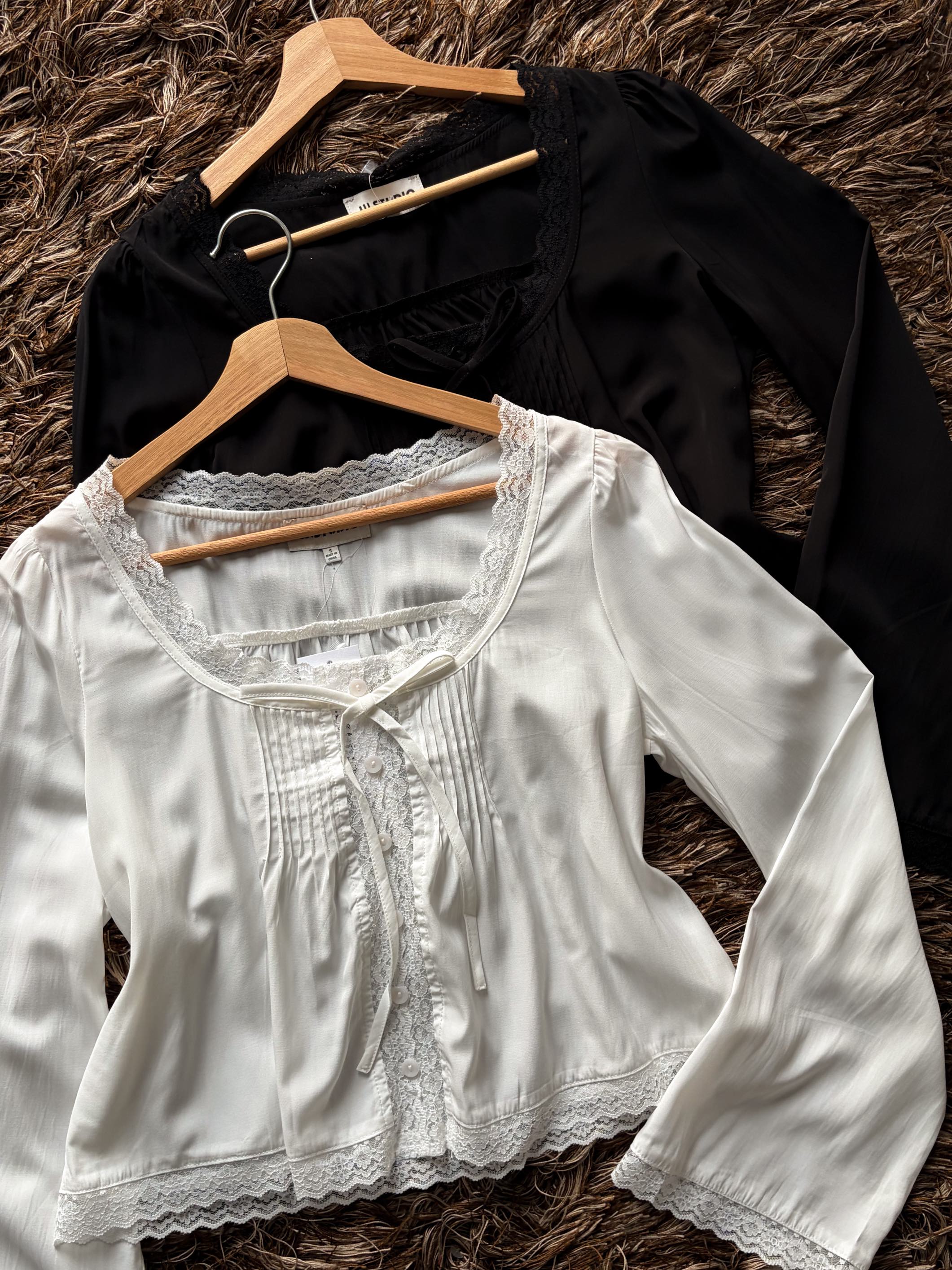 Blusa detalles encaje