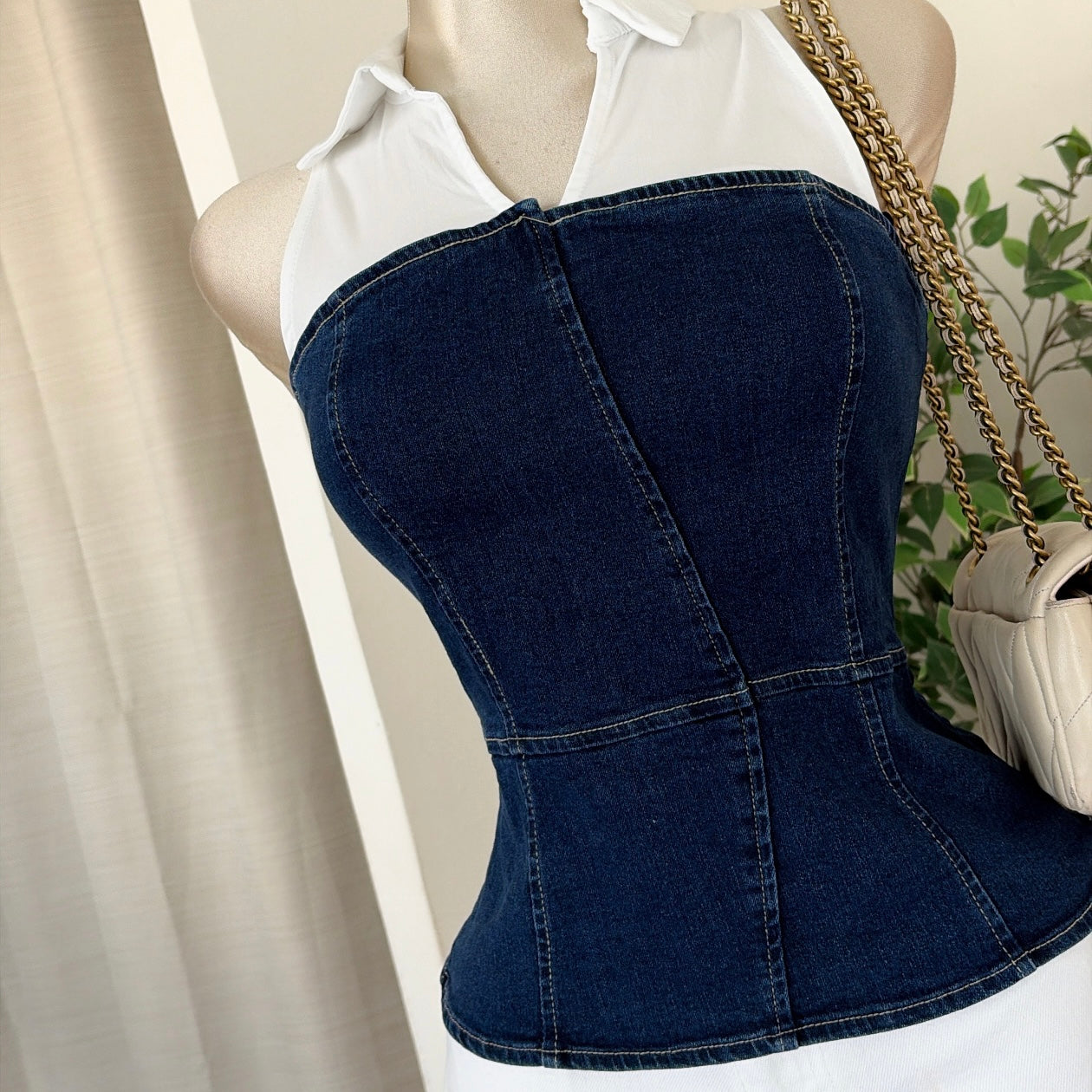 Blusa mezclilla fondo blanco