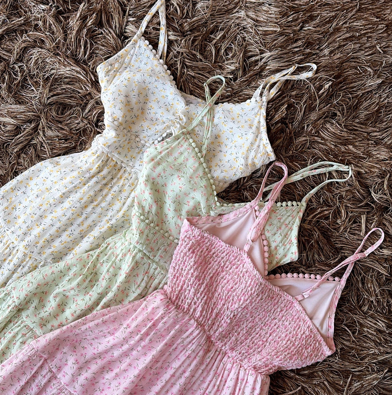 Vestido floreado abertura pecho