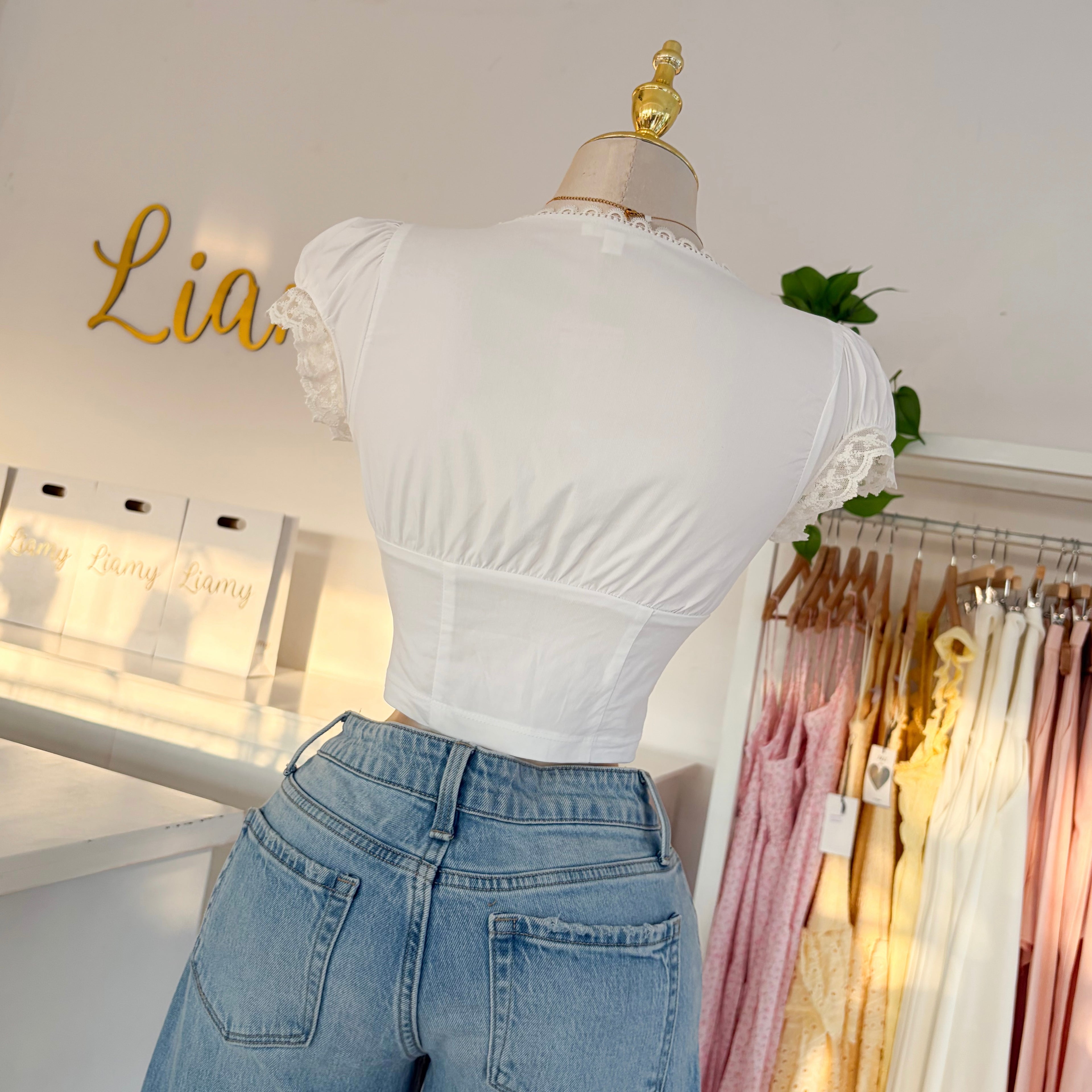 Blusa botones y encaje
