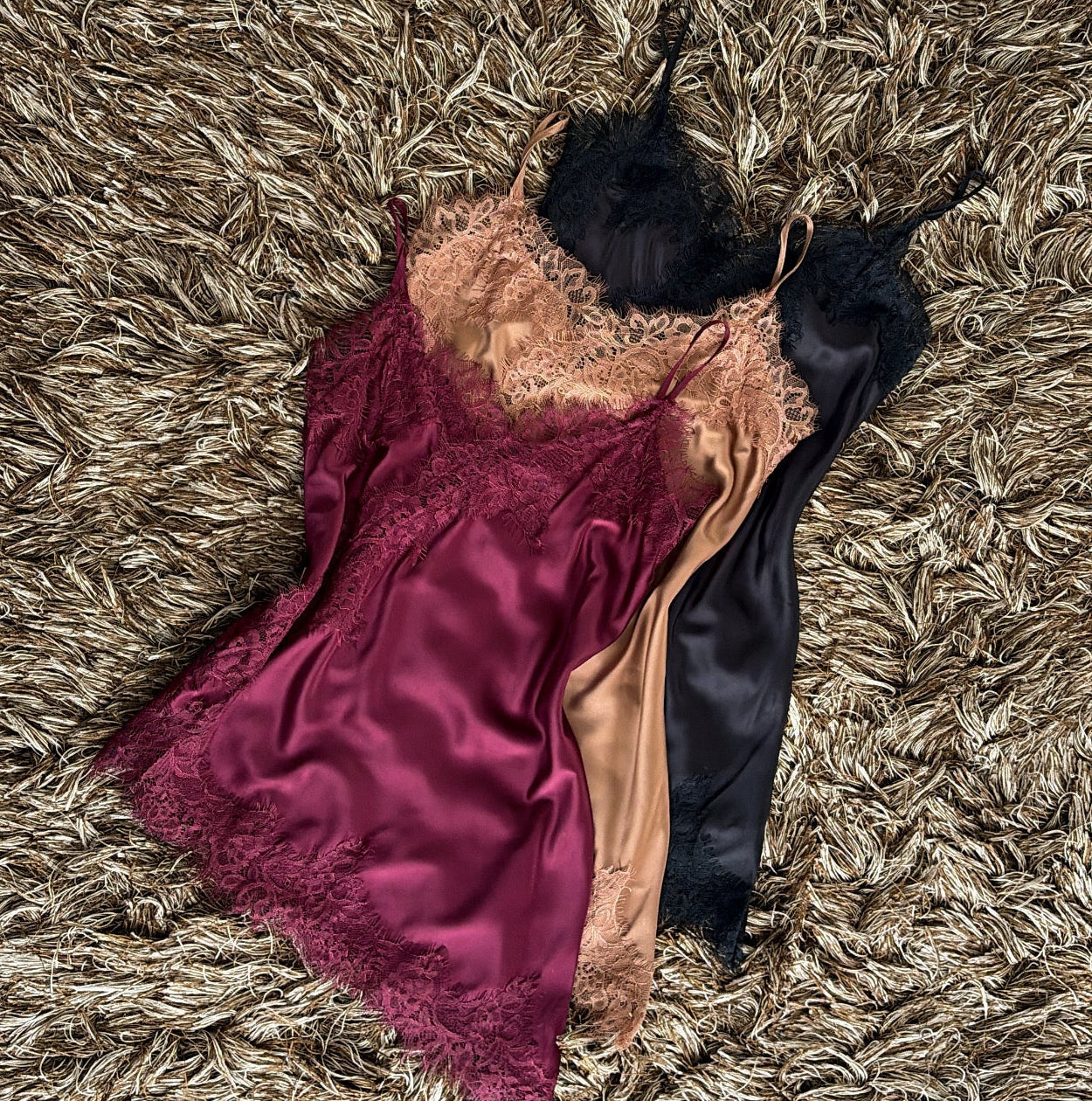 Blusa encaje asimétrica
