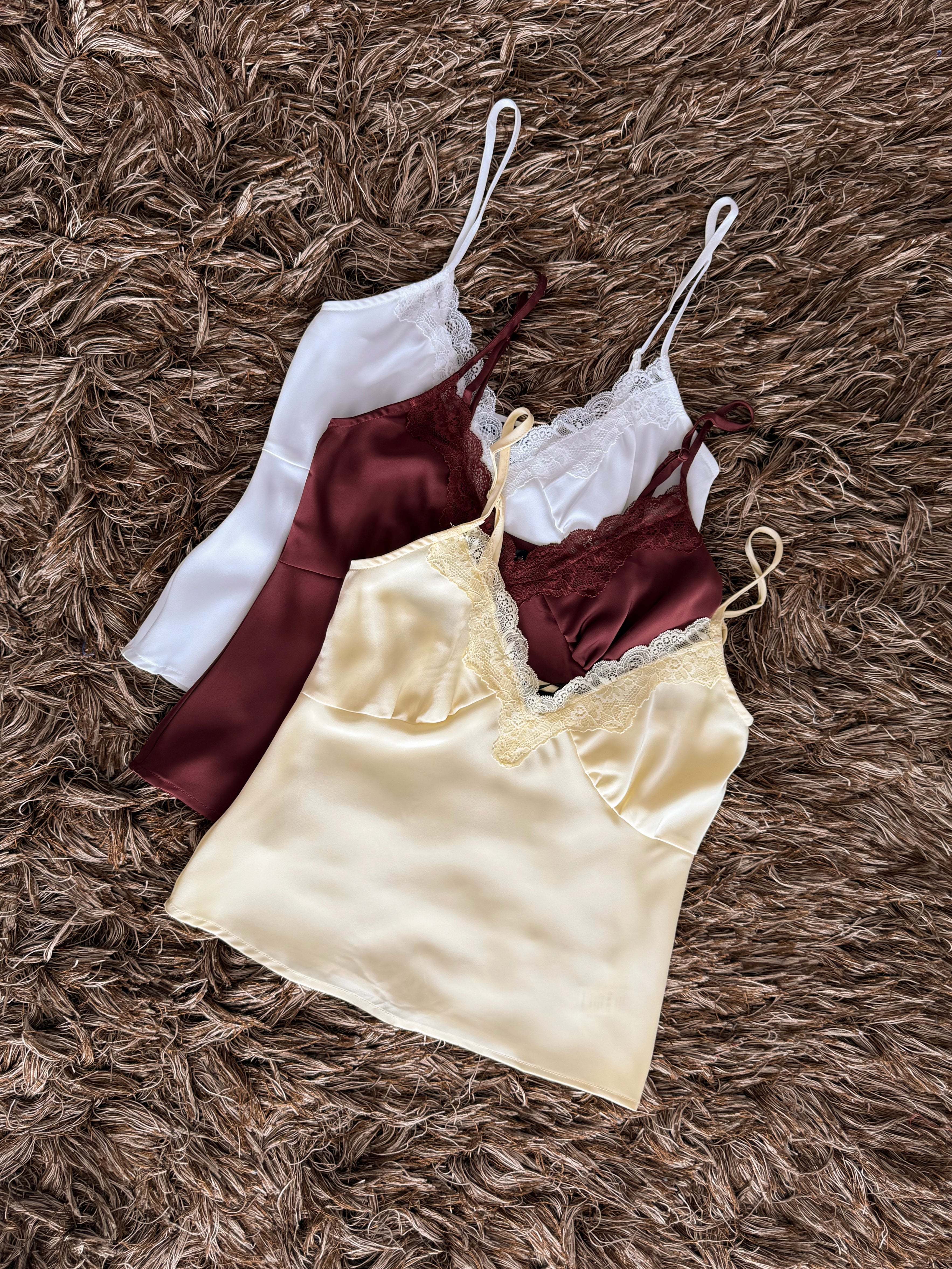 Blusa satén encaje pecho