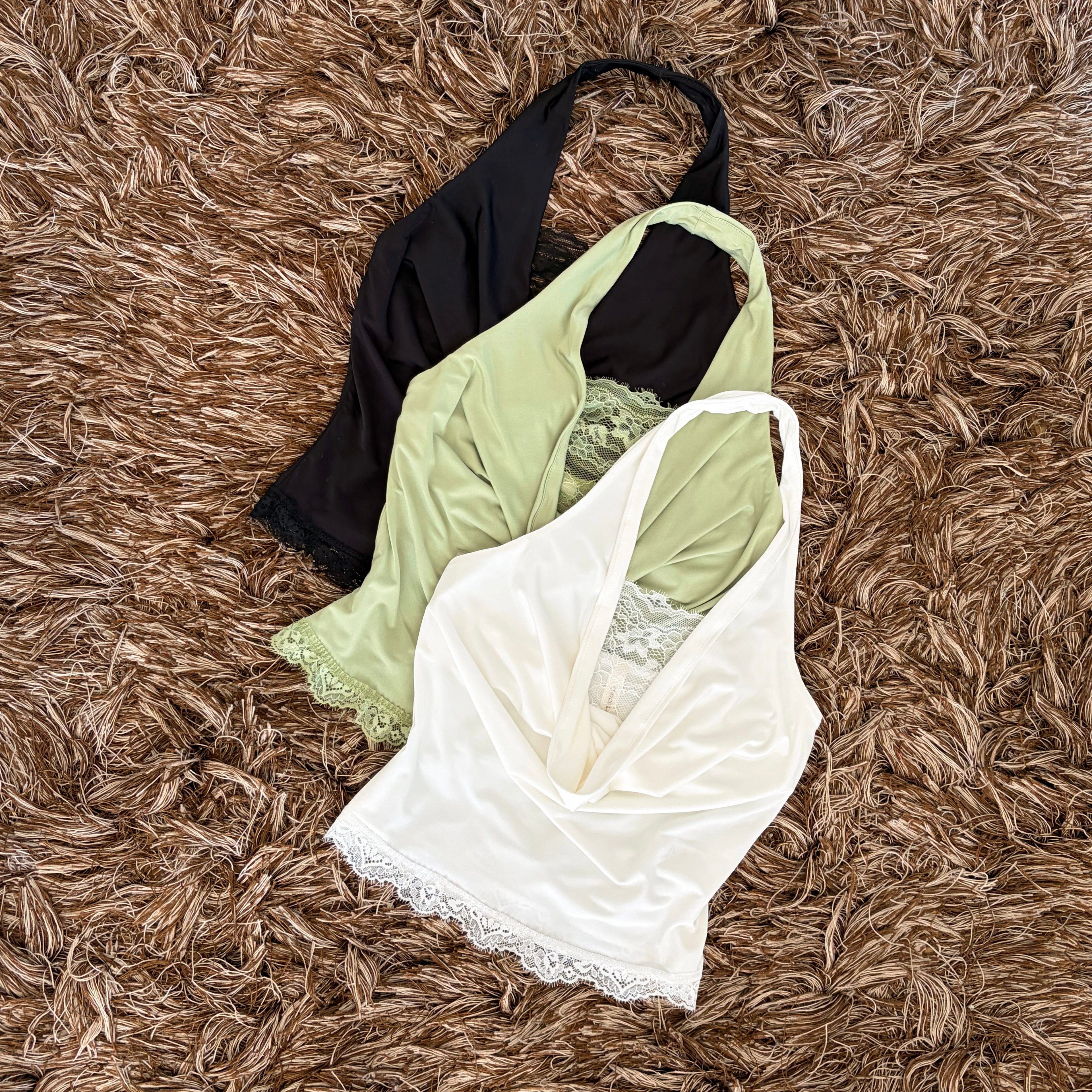 Blusa halter escote encaje